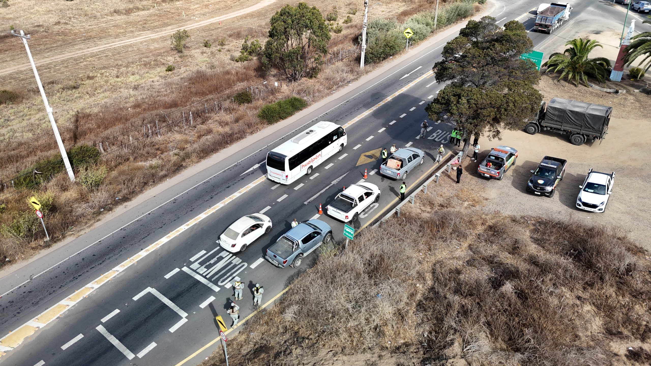 Se realizó exhaustivo control vehicular en acceso a Quintero en el marco del Estado de Excepción Constitucional