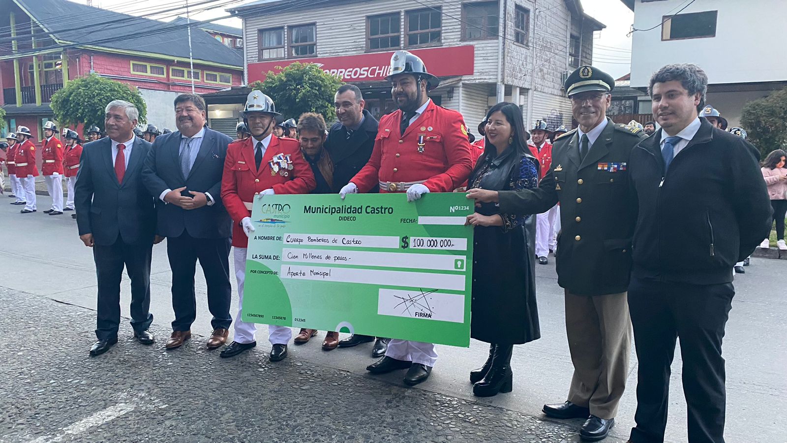 Castro Municipio entrega $100 millones a Bomberos de Castro