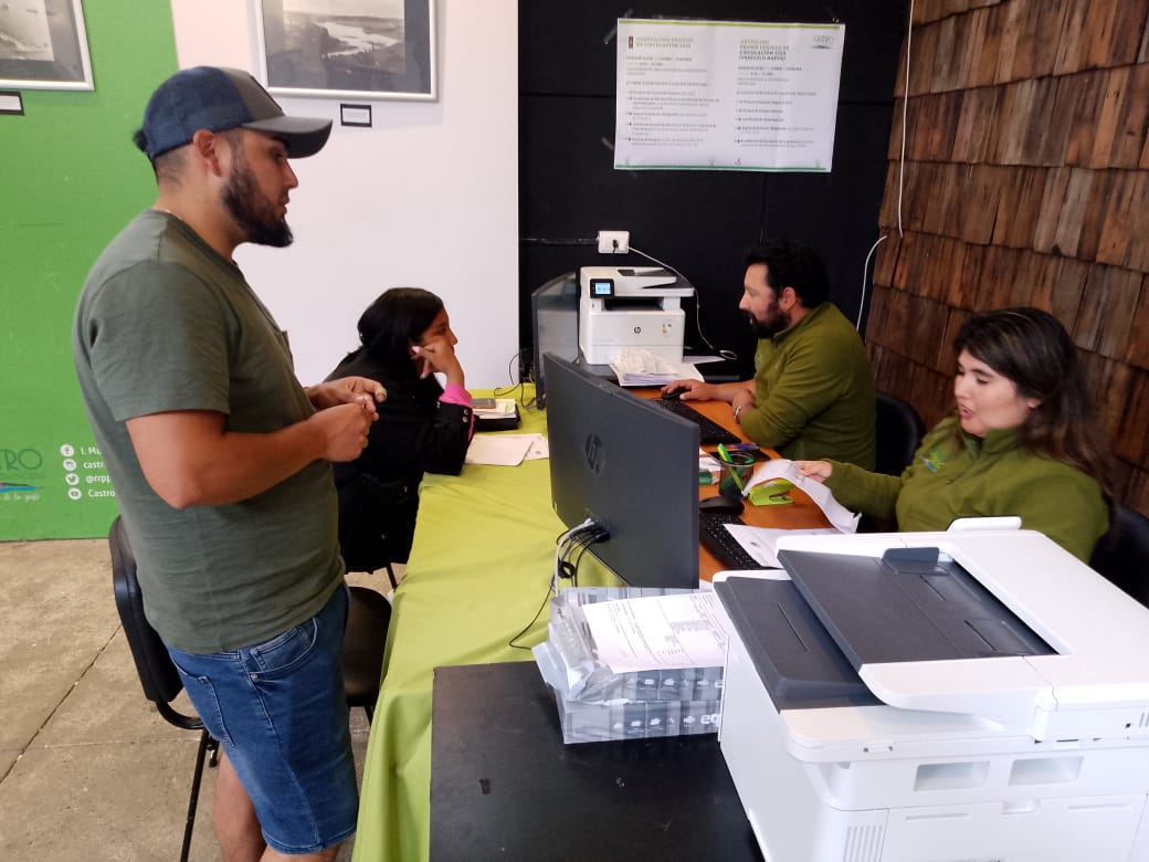 Permiso de circulación 2024: Usuarios valoran rapidez en punto de venta en Plaza de Armas